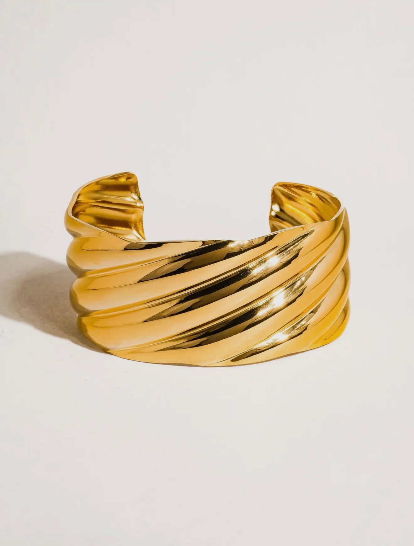 Wavy Bold Bold Bangle